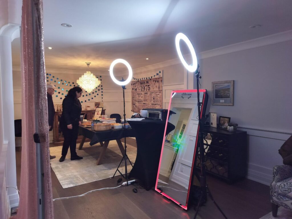 Ottawa Mirror Me Photo Booth Selfie Booth
